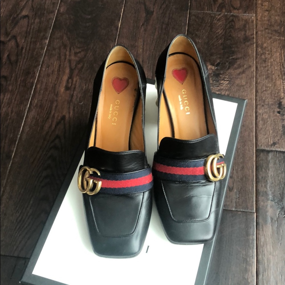 Gucci pearl studded marmont pump